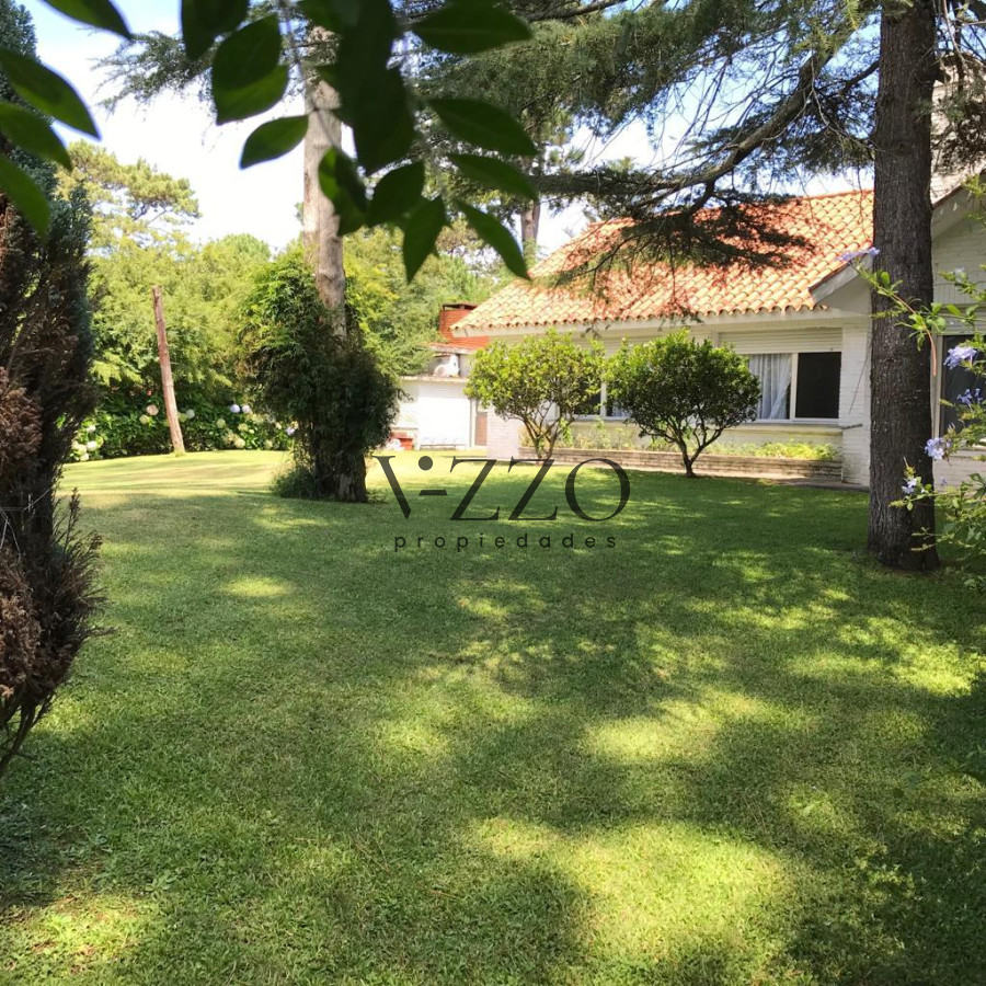 Casa ID.533/casa-en-barrio-Cantegril-punta-del-este- - casa en barrio Cantegril punta del este 