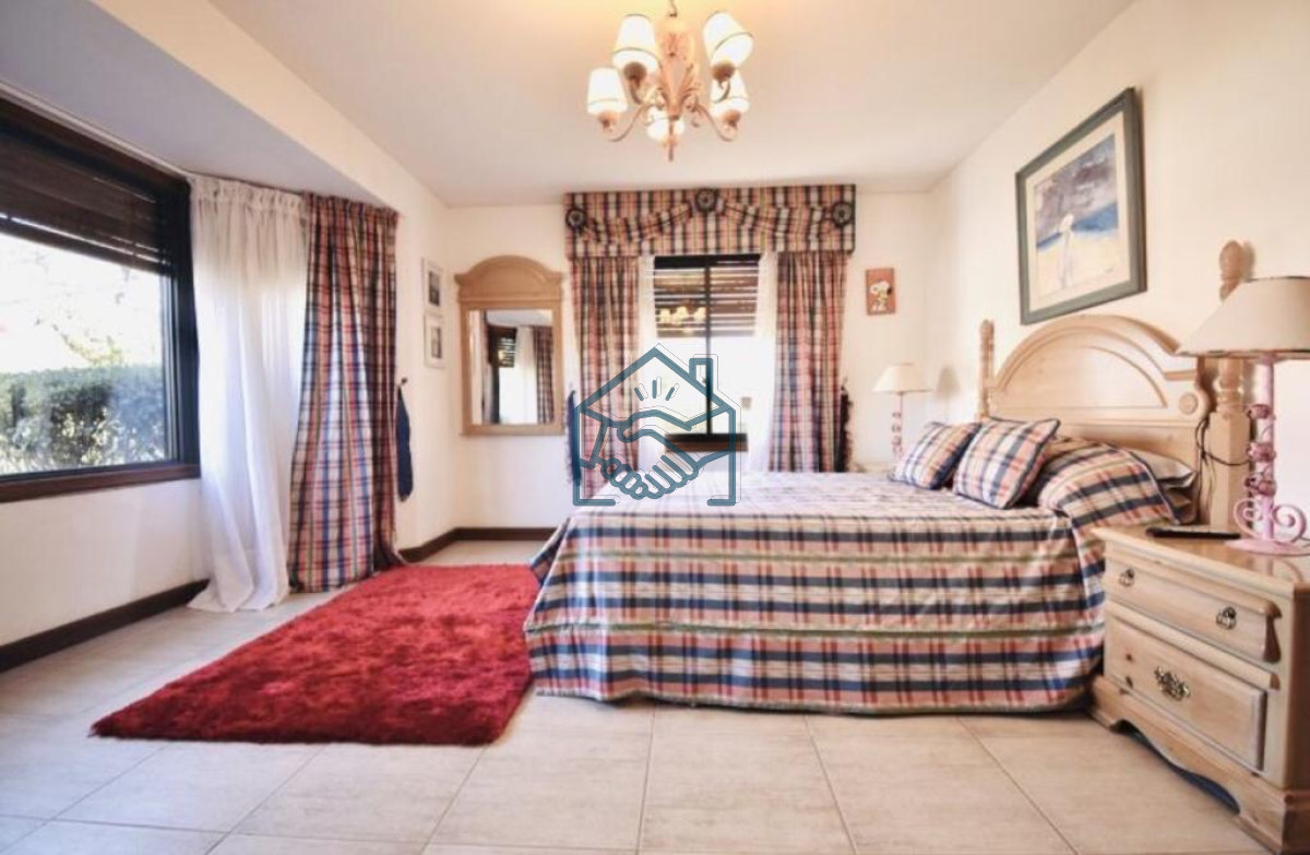 Casa ID.481/Excelente-mansión-a-50-mts.-de-la-mejor-zona-de-la-playa-Mansa. - Excelente mansión a 50 mts. de la mejor zona de la playa Mansa.
