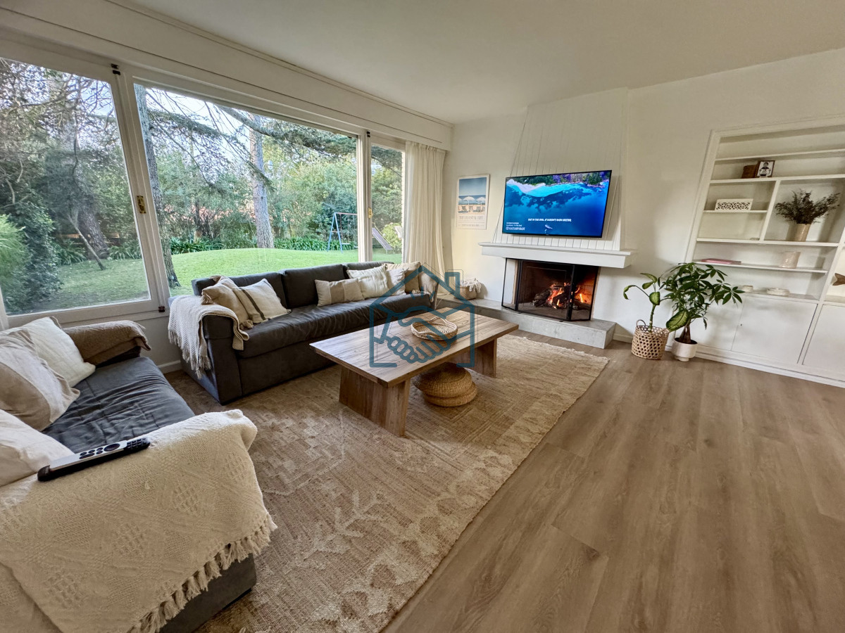 Casa ID.533/casa-en-barrio-Cantegril-punta-del-este- - casa en barrio Cantegril punta del este 