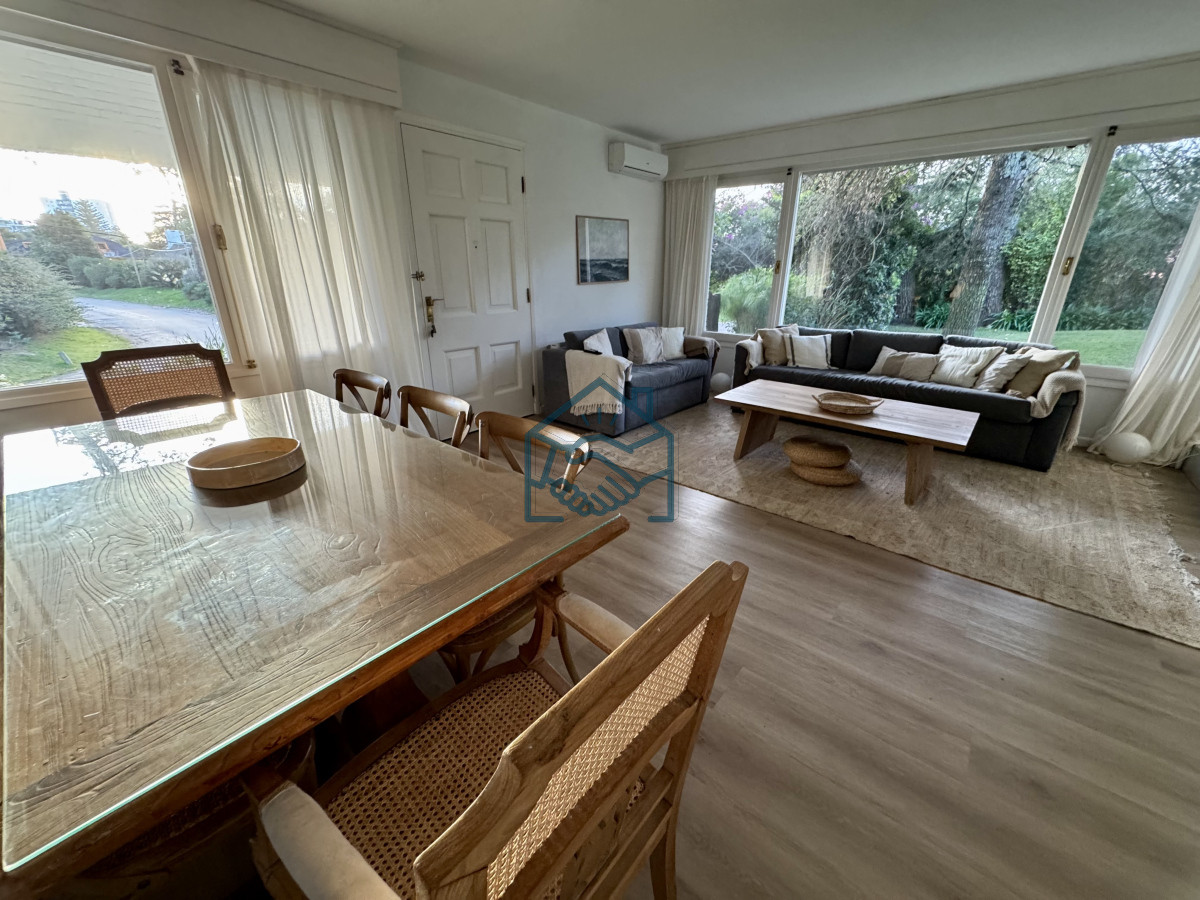 Casa ID.533/casa-en-barrio-Cantegril-punta-del-este- - casa en barrio Cantegril punta del este 
