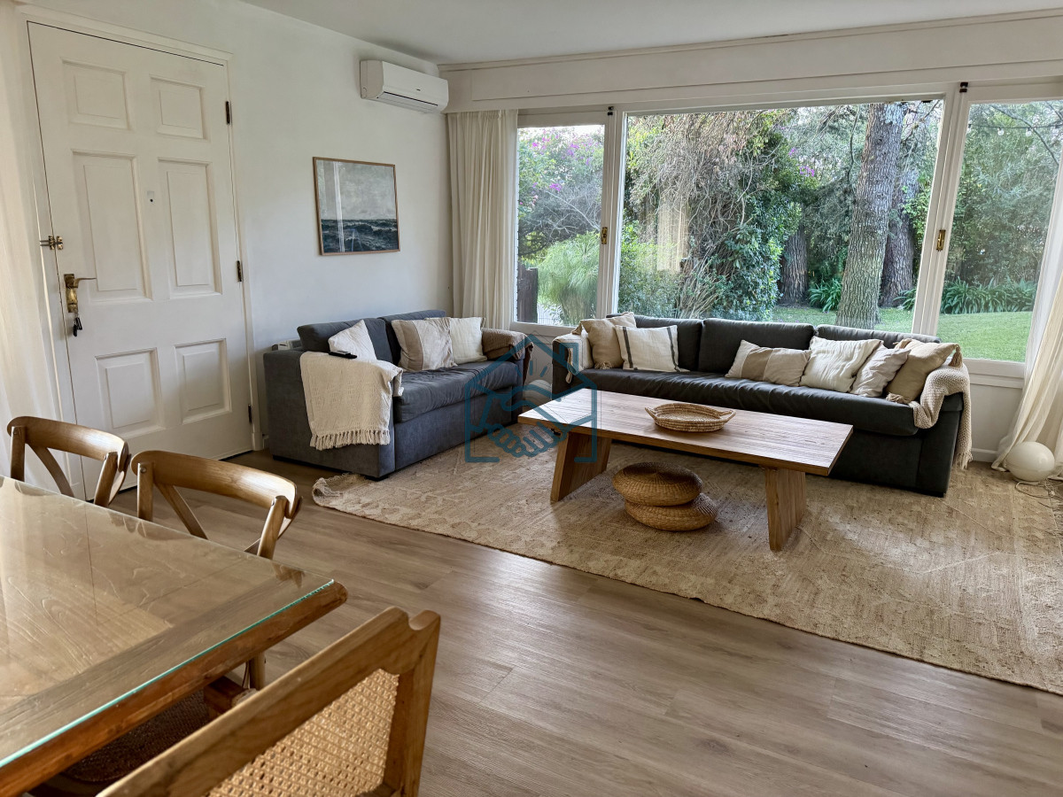 Casa ID.533/casa-en-barrio-Cantegril-punta-del-este- - casa en barrio Cantegril punta del este 
