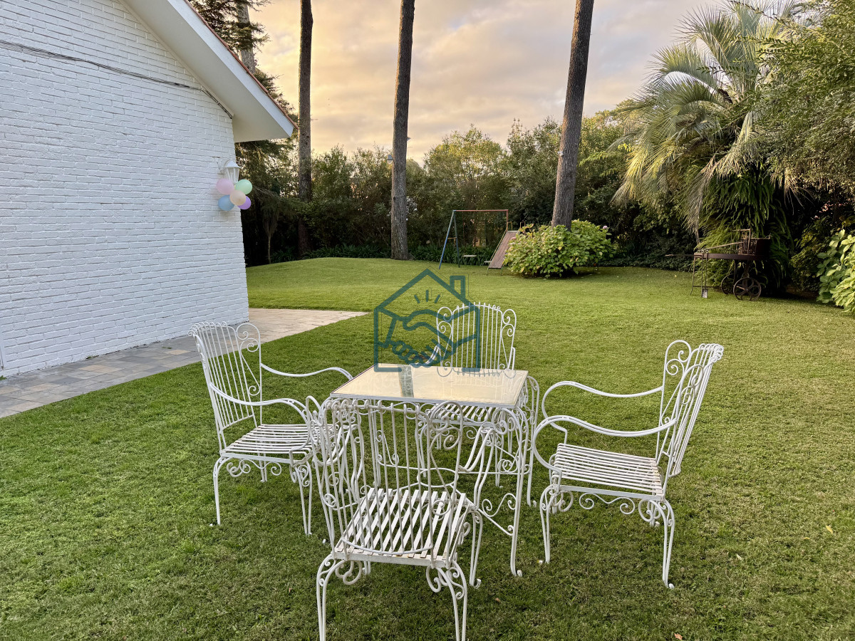 Casa ID.533/casa-en-barrio-Cantegril-punta-del-este- - casa en barrio Cantegril punta del este 