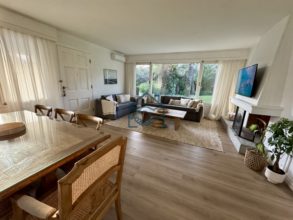 Casa ID.533/casa-en-barrio-Cantegril-punta-del-este- - casa en barrio Cantegril punta del este 