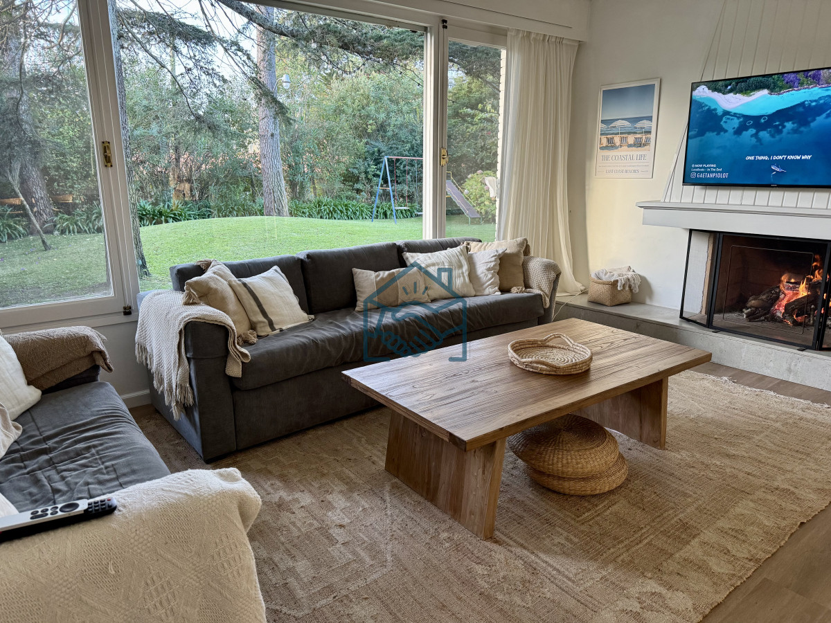Casa ID.533/casa-en-barrio-Cantegril-punta-del-este- - casa en barrio Cantegril punta del este 