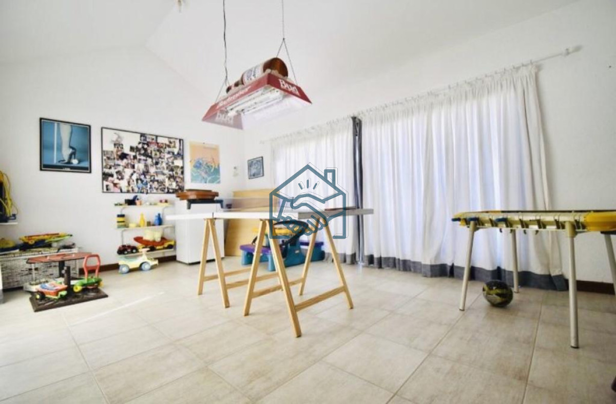 Casa ID.481/Excelente-mansión-a-50-mts.-de-la-mejor-zona-de-la-playa-Mansa. - Excelente mansión a 50 mts. de la mejor zona de la playa Mansa.