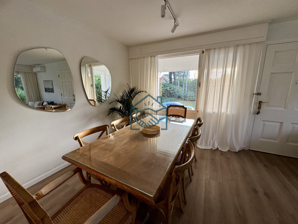 Casa ID.533/casa-en-barrio-Cantegril-punta-del-este- - casa en barrio Cantegril punta del este 