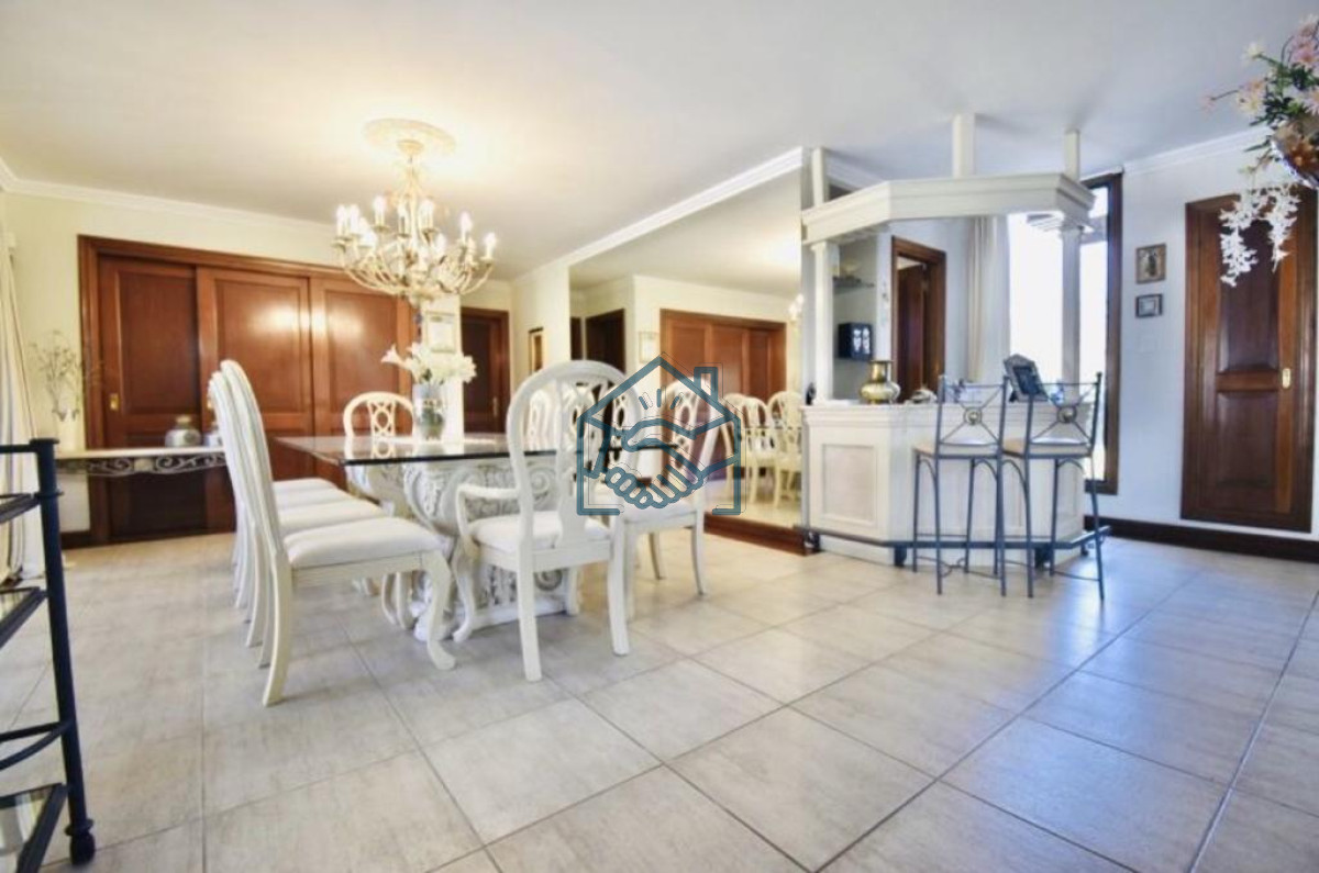 Casa ID.481/Excelente-mansión-a-50-mts.-de-la-mejor-zona-de-la-playa-Mansa. - Excelente mansión a 50 mts. de la mejor zona de la playa Mansa.