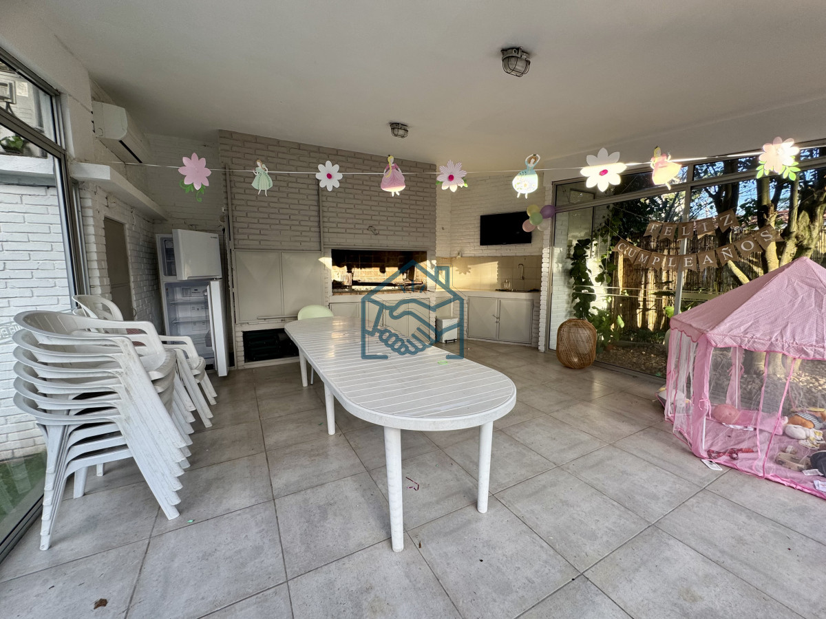Casa ID.533/casa-en-barrio-Cantegril-punta-del-este- - casa en barrio Cantegril punta del este 