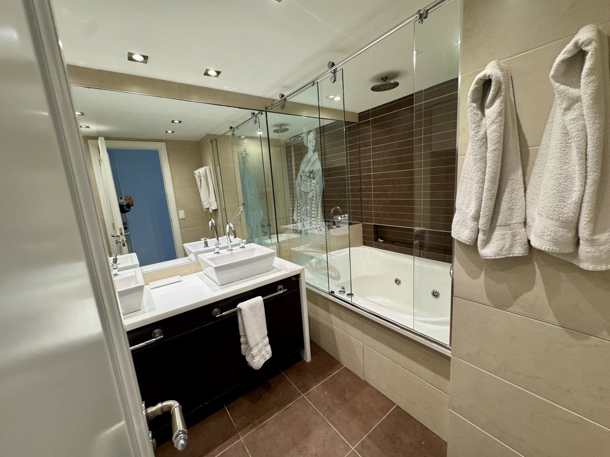 Apartamento ID.988 - Apartamento en Alquiler frente al mar full amenities , Punta del Este