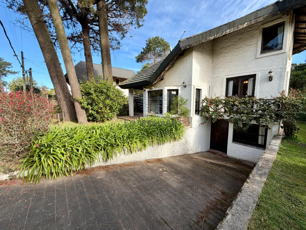 Casa ID.544 - BAJÓ DE PRECIO!!!!!!!Hermosa casa en venta con piscina en punta del este 