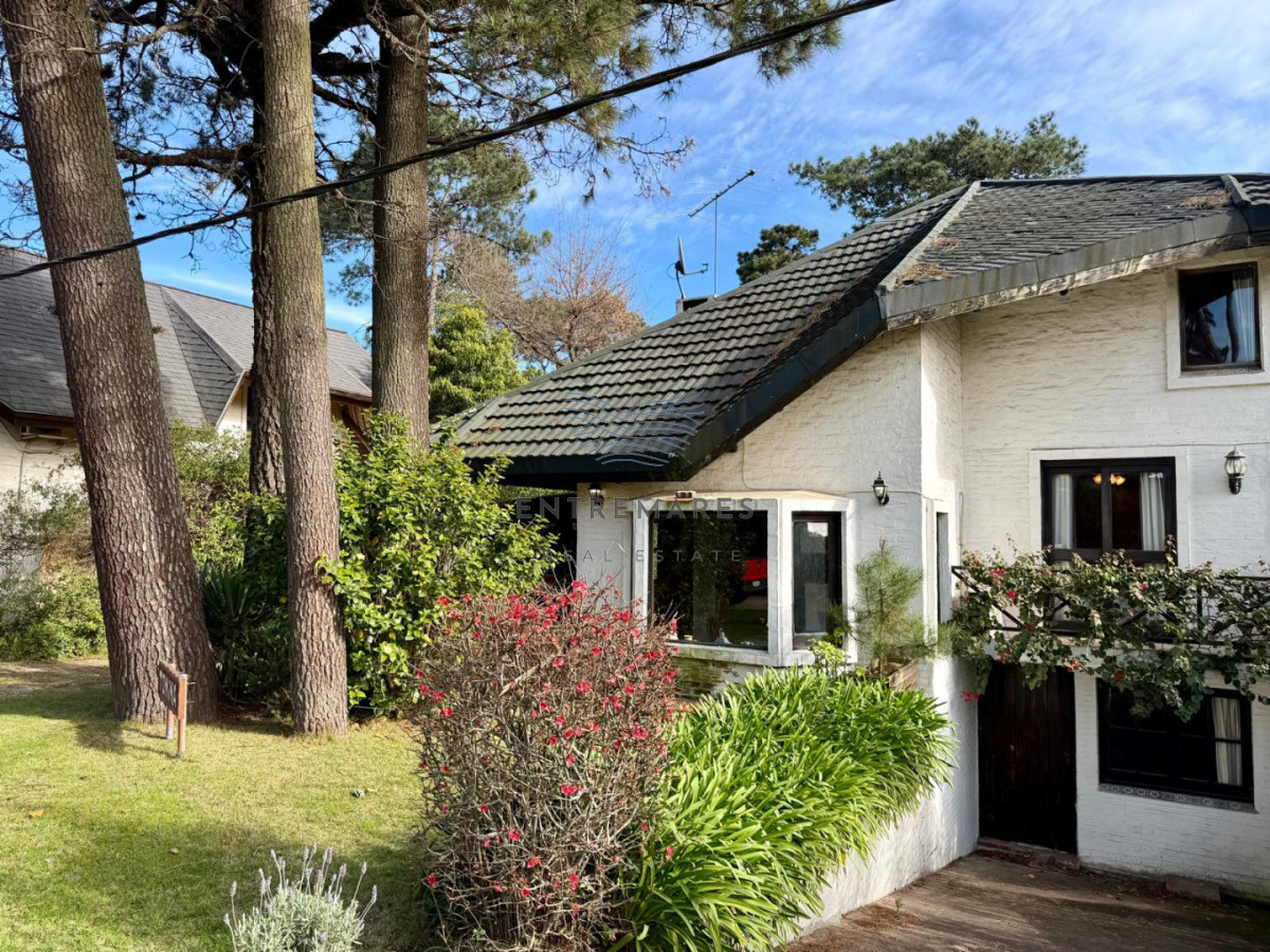Casa ID.544 - BAJÓ DE PRECIO!!!!!!!Hermosa casa en venta con piscina en punta del este 