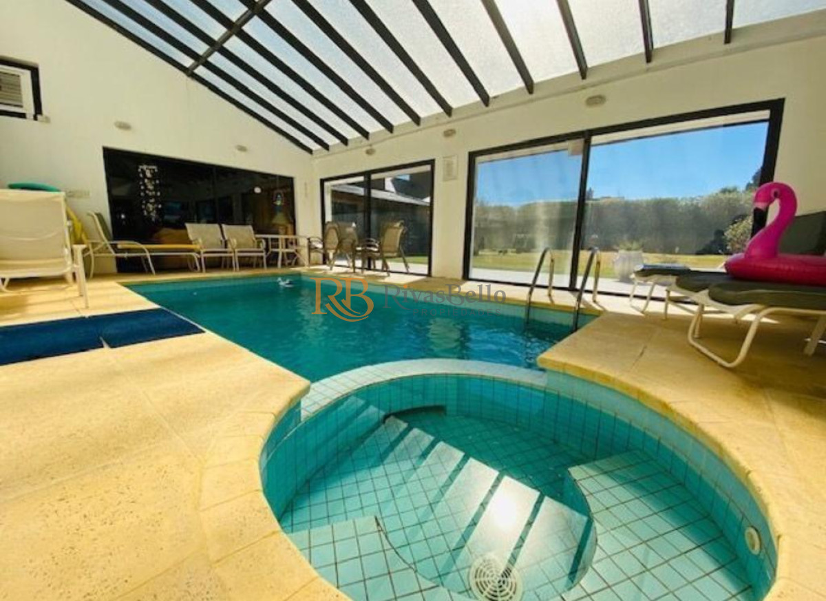 Casa ID.80 - Excelente mansión a 50 mts. de la mejor zona de la playa Mansa.