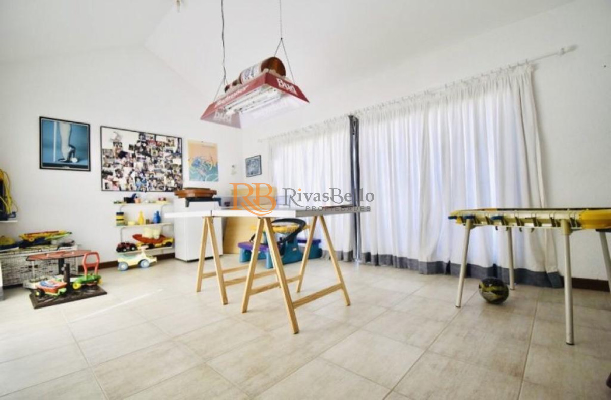 Casa ID.80 - Excelente mansión a 50 mts. de la mejor zona de la playa Mansa.