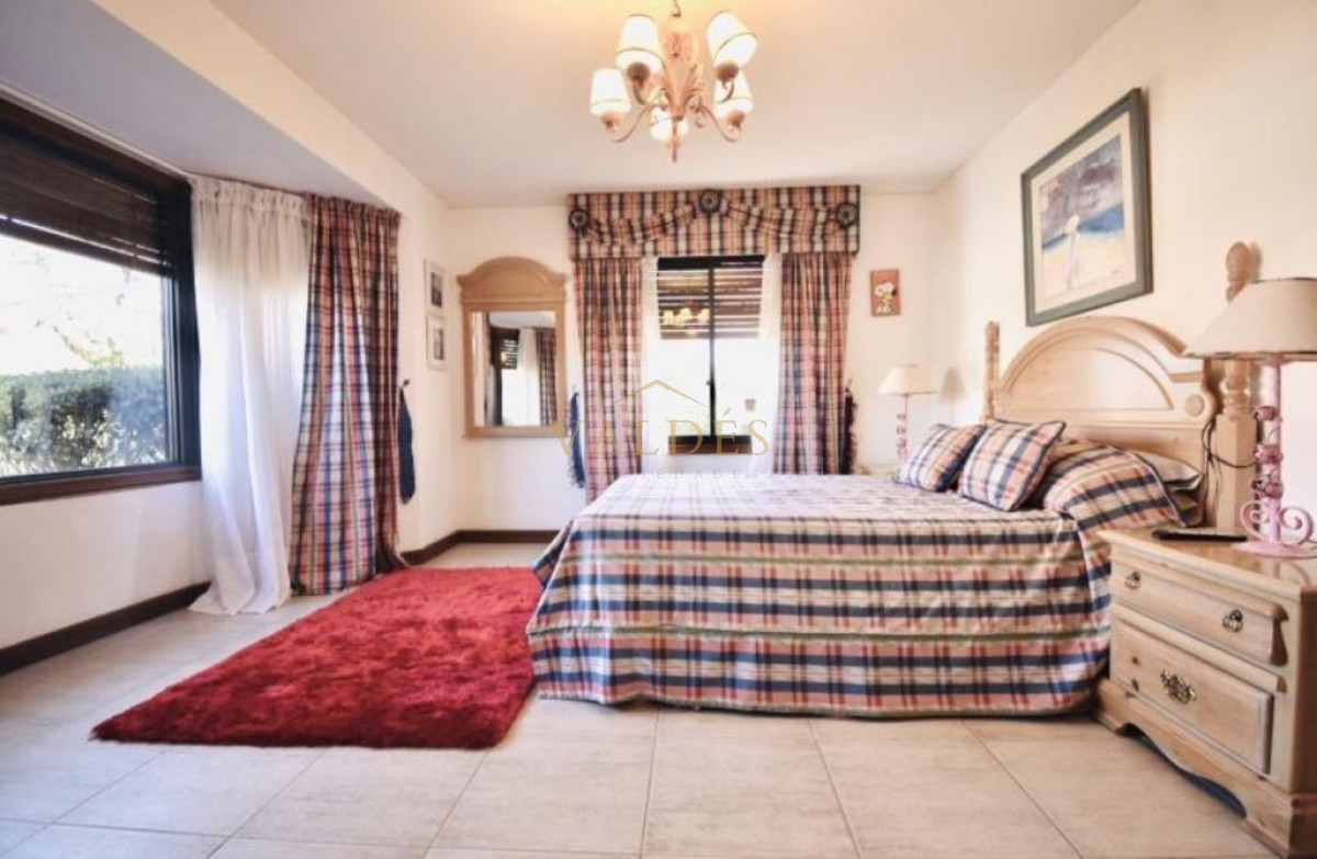 Casa ID.902 - Excelente mansión a 50 mts. de la mejor zona de la playa Mansa.