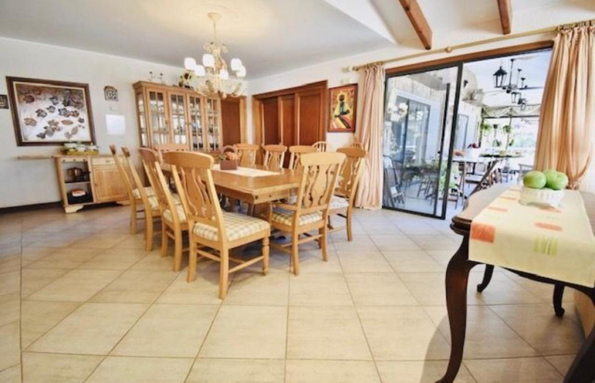 Casa ID.902 - Excelente mansión a 50 mts. de la mejor zona de la playa Mansa.
