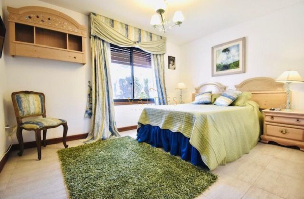 Casa ID.902 - Excelente mansión a 50 mts. de la mejor zona de la playa Mansa.