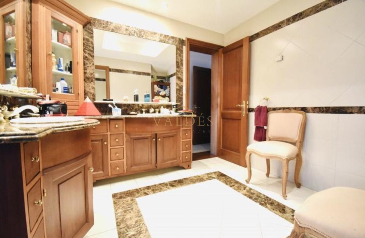 Casa ID.902 - Excelente mansión a 50 mts. de la mejor zona de la playa Mansa.