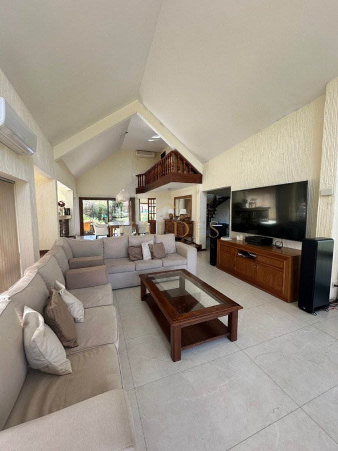 Casa ID.1108 - casa en excelente lugar 