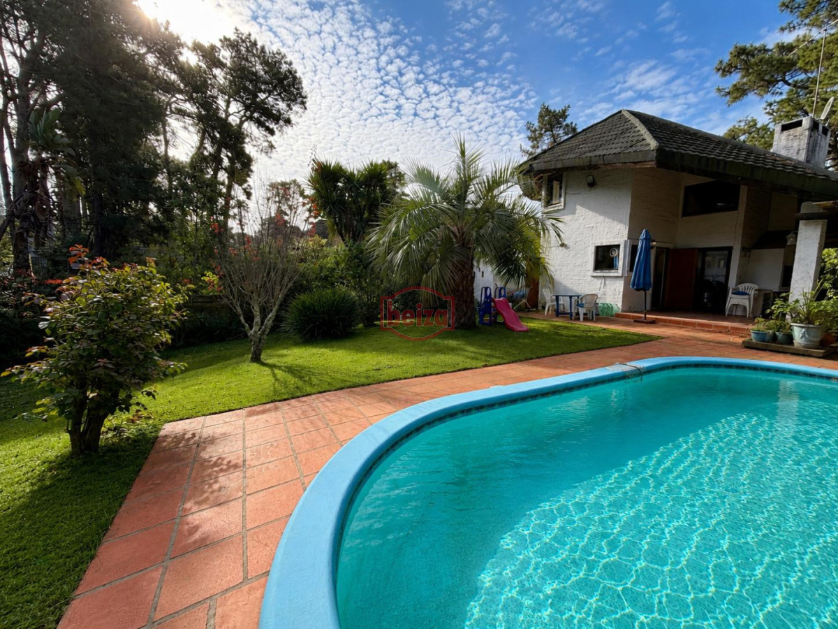 Casa ID.167281/Casa-de-3-Dormitorios-y-2-Baños-en-Parque-Burnett - BAJÓ DE PRECIO!! Hermosa casa en venta con piscina en punta del este 