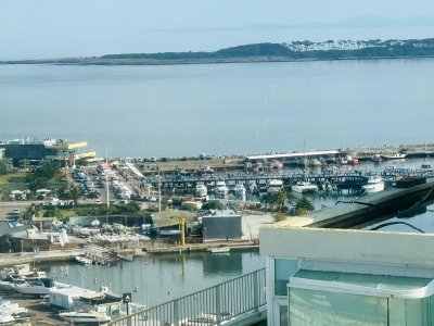 Excelente apto en alquiler con vista al puerto