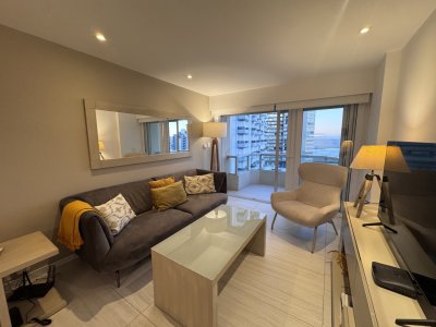 Apartamento totalmente reciclado ubicado a pasos del mar 