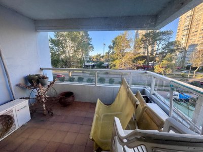 MUY BUENA PLANTA CON SERVICIOS Y EXCELENTE UBICACION 