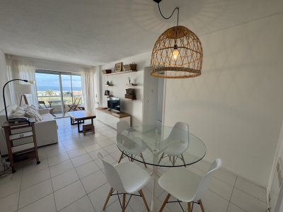 Apartamento en venta con vista directa al mar 