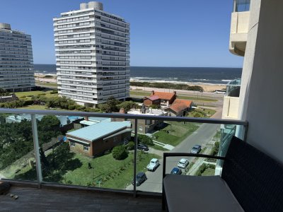 ESPECTACULAR PLANTA EN TORRE CON SERVIOS Y VISTA
