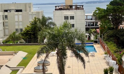 Apartamento de diseño en venta en un clásico de Punta del Este