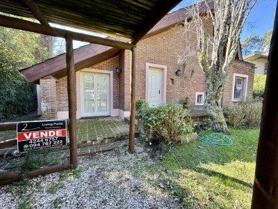 Encantadora casa en venta con piscina a pocos metros del mar 