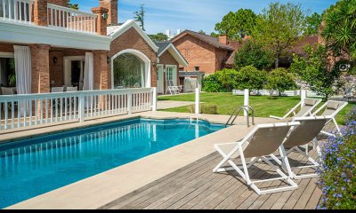 Hermosa casa en venta a pocos metros del mar