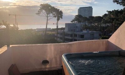 Apartamento en venta Playa Mansa 3 dormitorios