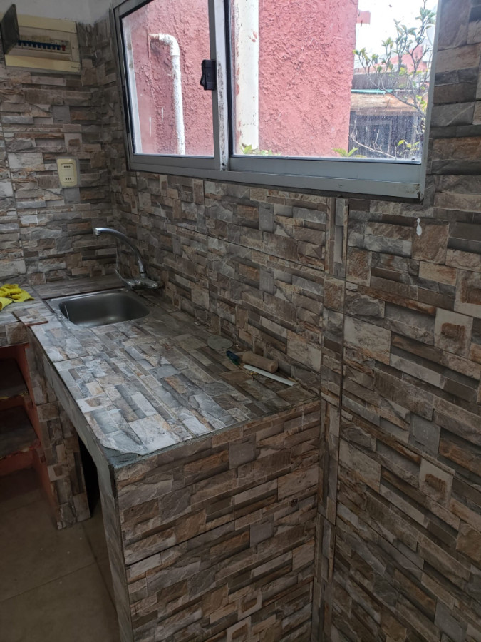 Casa ID.307 - CONJUNTO DE CASA Y APTOS. EN VENTA, CON RENTA