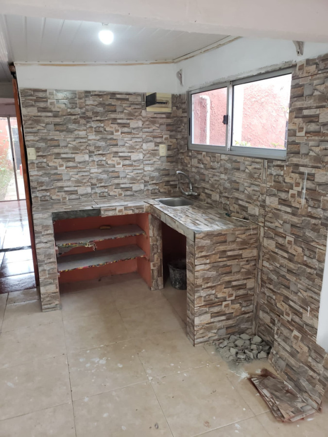 Casa ID.307 - CONJUNTO DE CASA Y APTOS. EN VENTA, CON RENTA