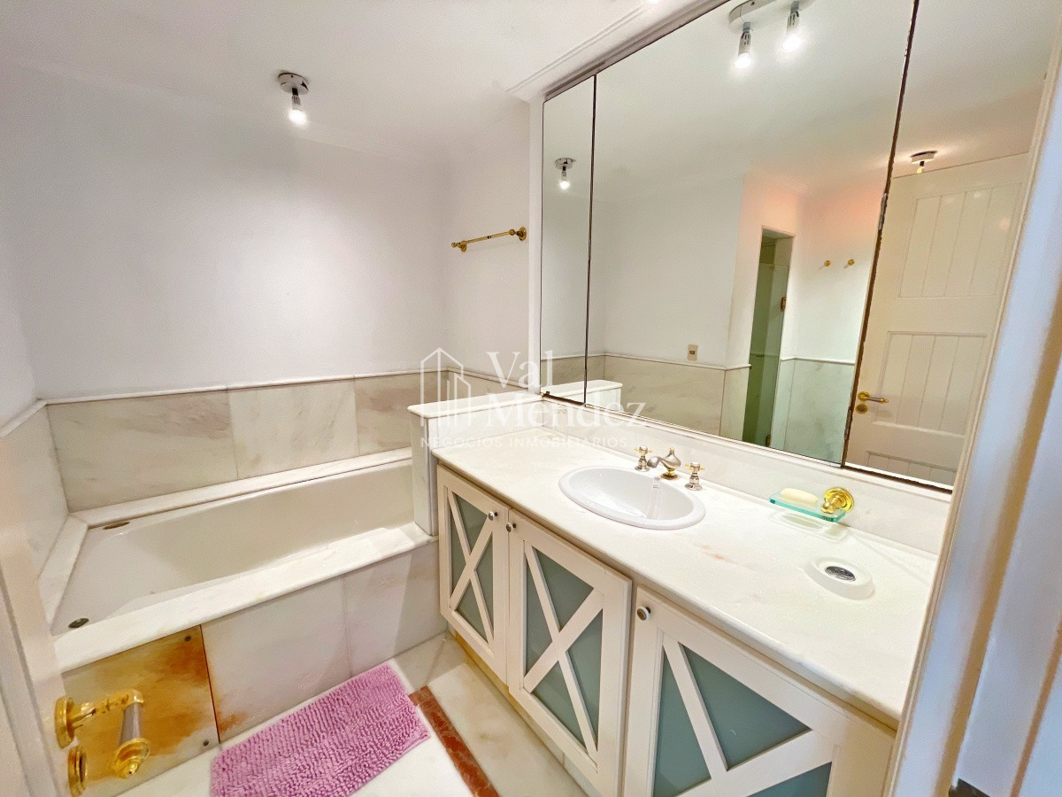 Apartamento ID.1516 - VENTA DE APARTAMENTO EN PUNTA DEL ESTE, zona PUERTO