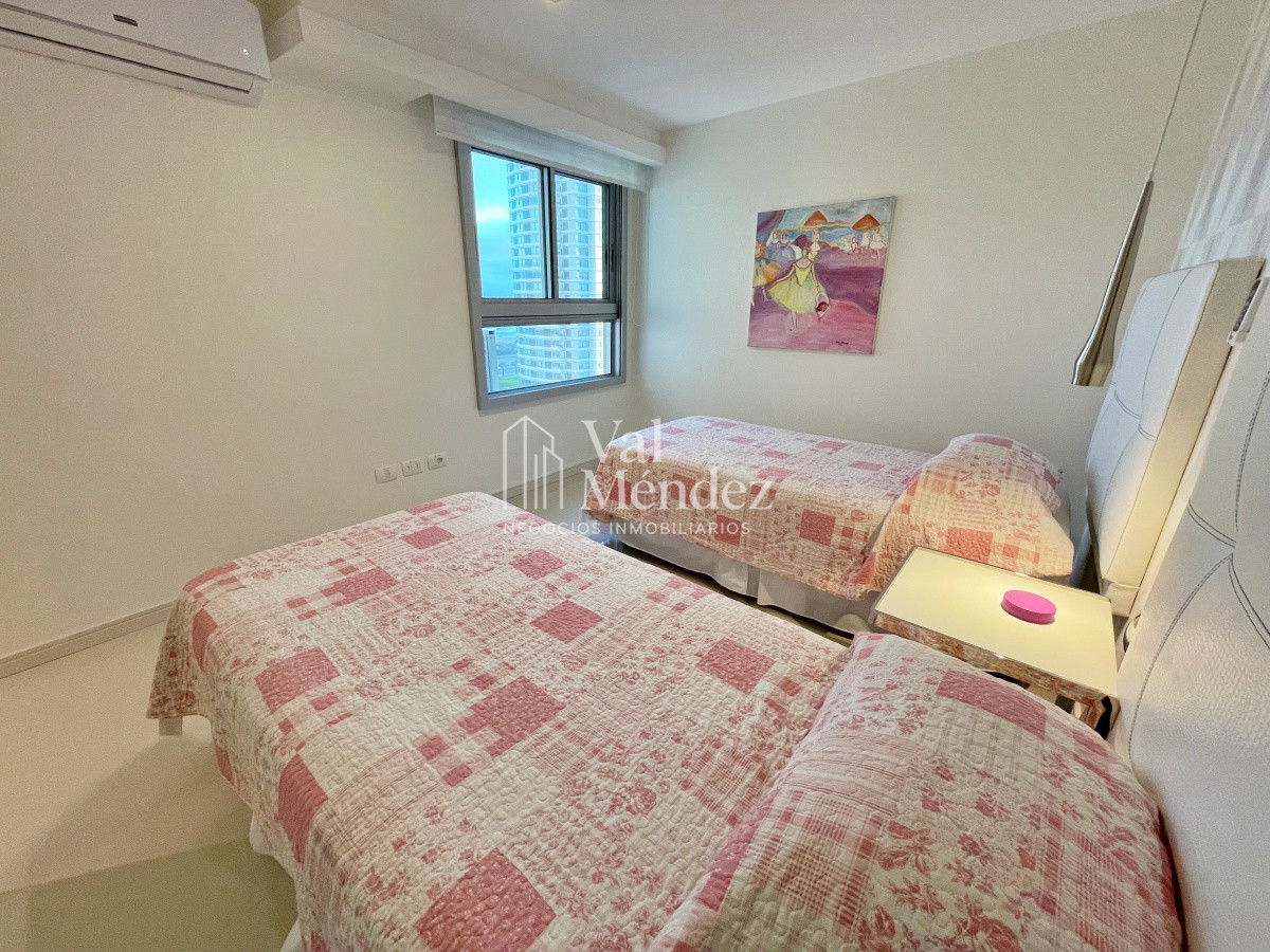 Apartamento ID.1466 - Apto en Torre Look en alquiler de temporada - PUNTA DEL ESTE zona BRAVA