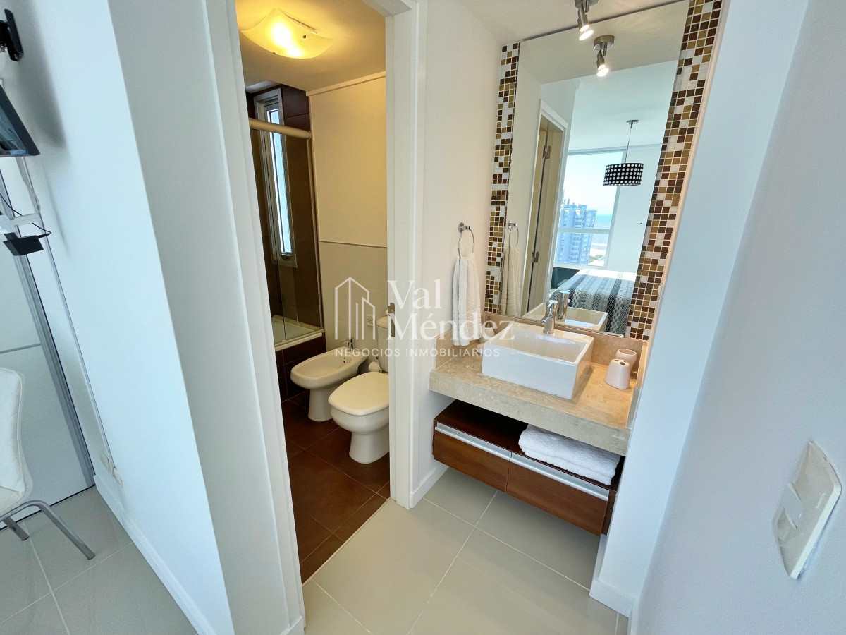 Apartamento ID.1271 - Apartamento Torre con servicios en PUNTA DEL ESTE zona BRAVA