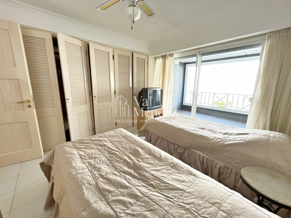 Apartamento ID.1516 - VENTA DE APARTAMENTO EN PUNTA DEL ESTE, zona PUERTO