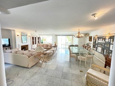 VENTA DE APARTAMENTO EN PUNTA DEL ESTE, zona PUERTO