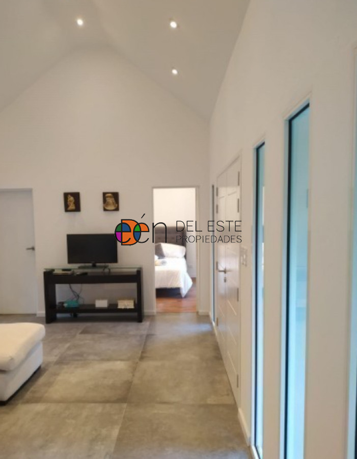 Casa ID.3 -   Casa en venta  a 300 mts del mar, hermoso parque con piscina y gran barbacoa.