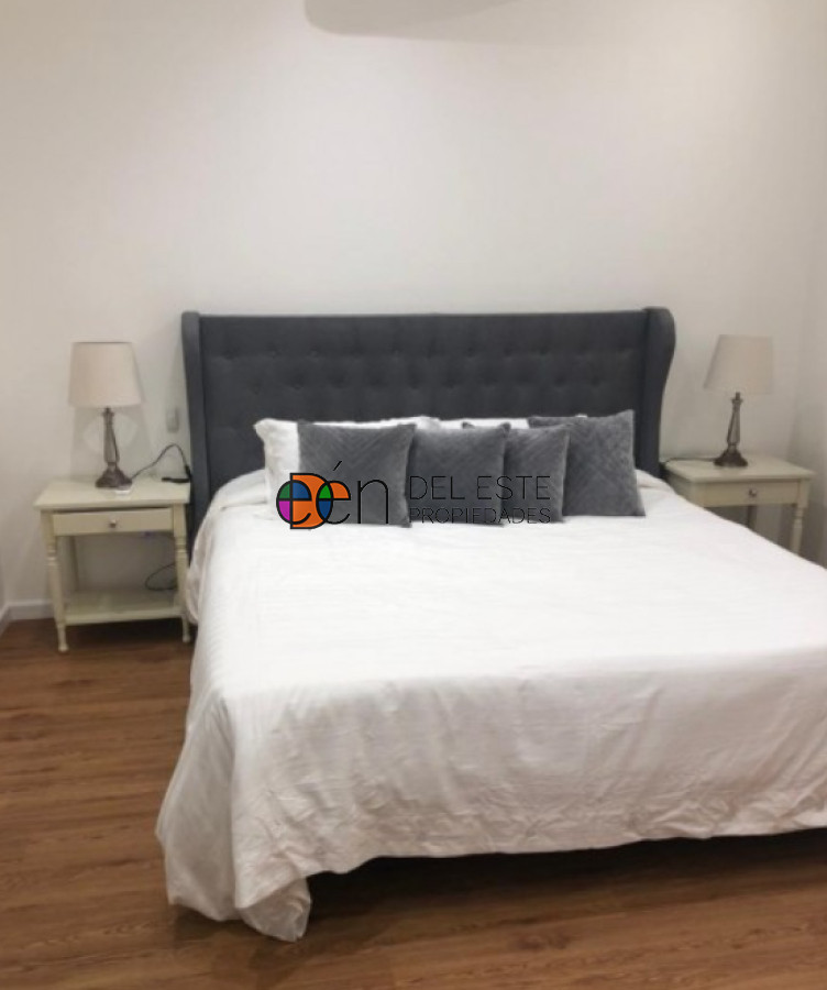 Casa ID.3 -   Casa en venta  a 300 mts del mar, hermoso parque con piscina y gran barbacoa.