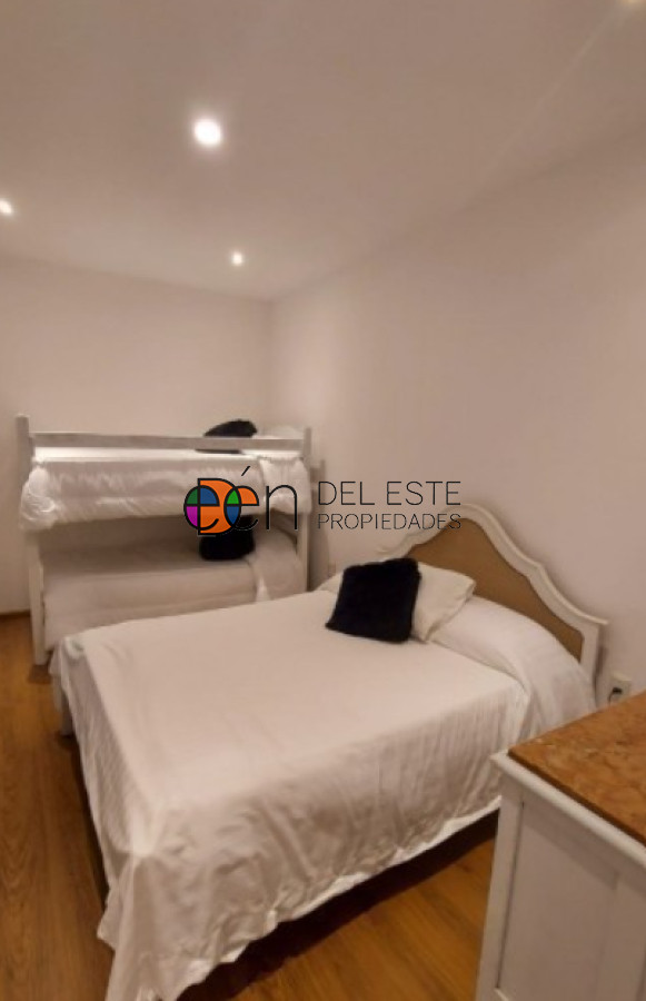 Casa ID.3 -   Casa en venta  a 300 mts del mar, hermoso parque con piscina y gran barbacoa.