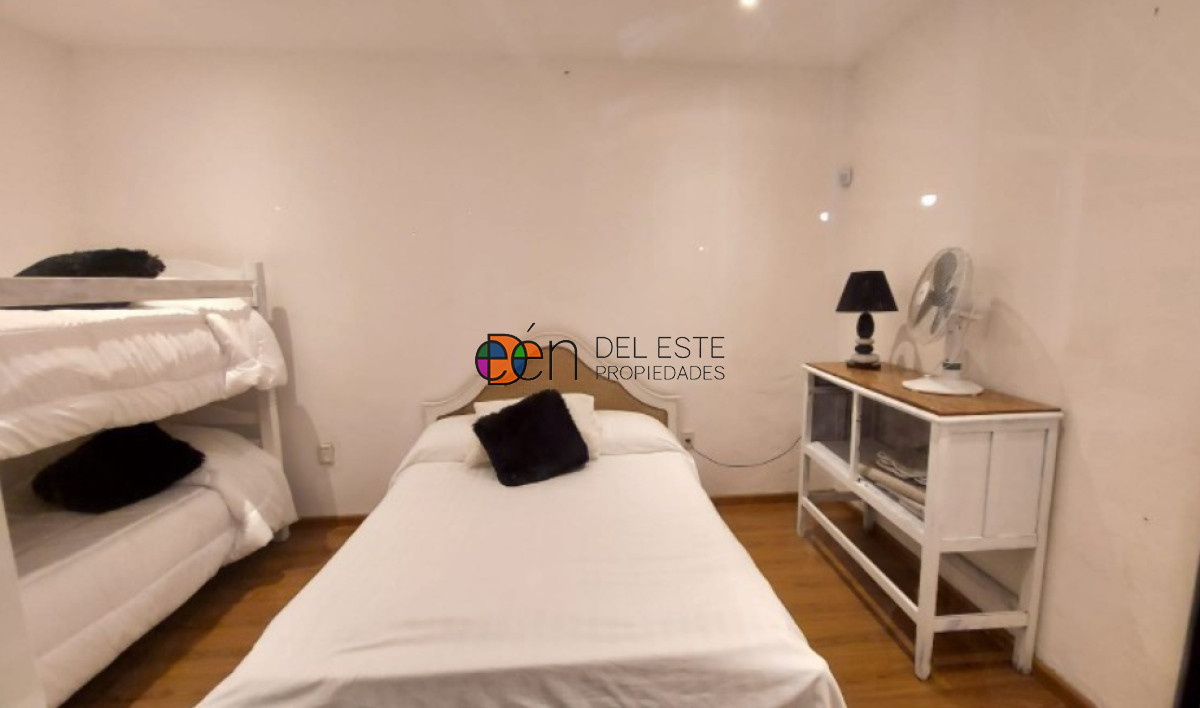 Casa ID.3 -   Casa en venta  a 300 mts del mar, hermoso parque con piscina y gran barbacoa.