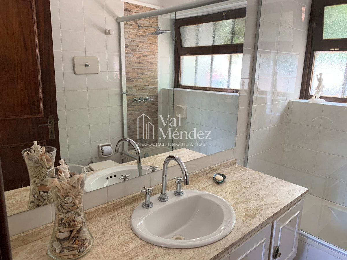 Casa ID.1030 - ALQUILER Y VENTA DE CASA PUNTA DEL ESTE, zona LUGANO