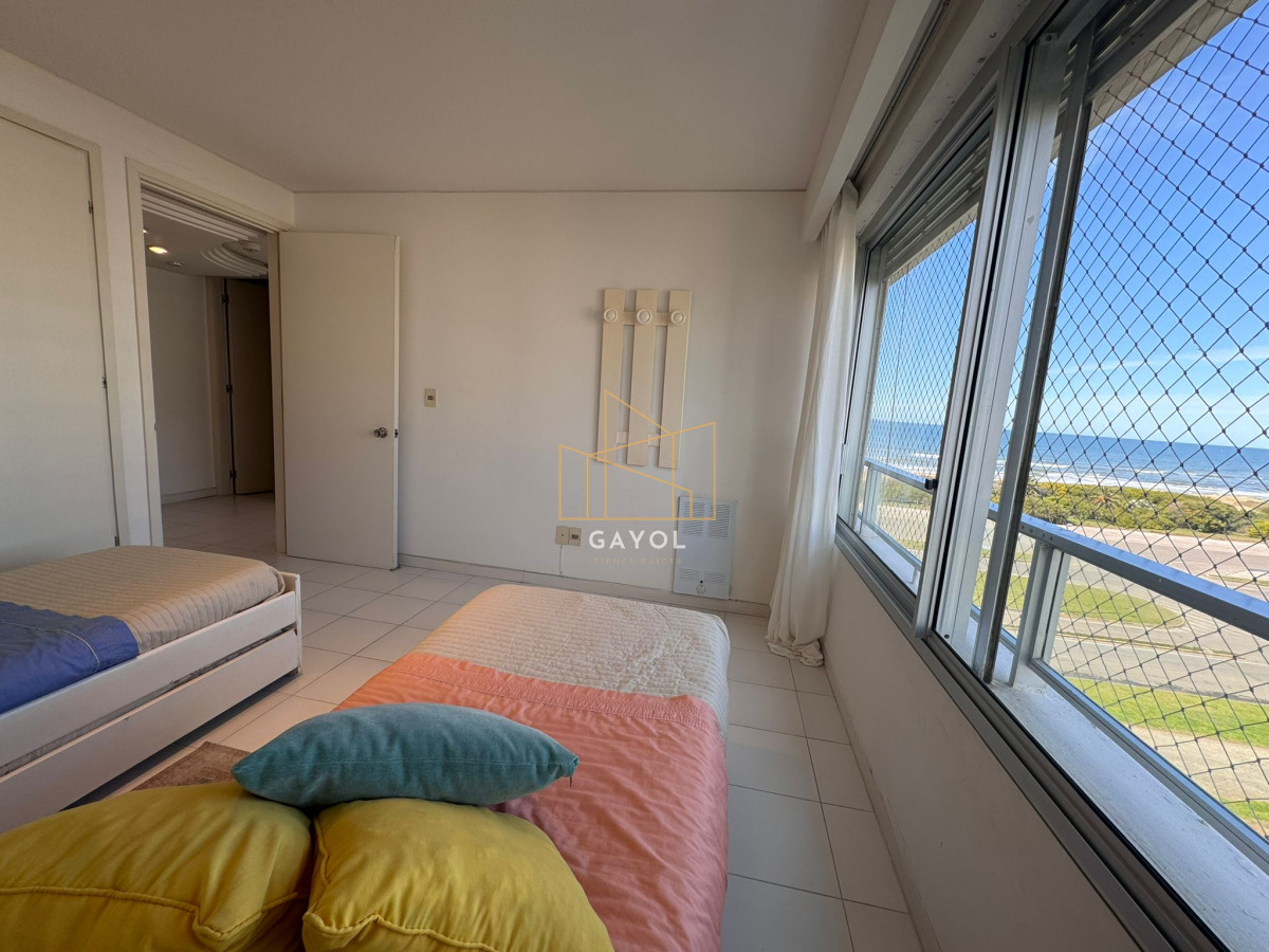 Apartamento ID.1025 - Alquiler de temporada 3 dormitorios y servicio Primera linea playa brava 
