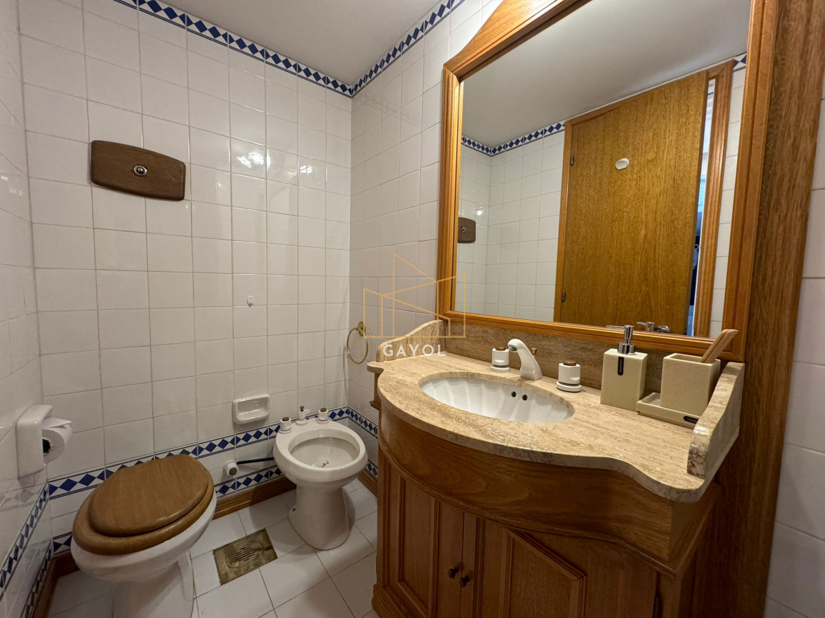 Apartamento ID.1025 - Alquiler de temporada 3 dormitorios y servicio Primera linea playa brava 