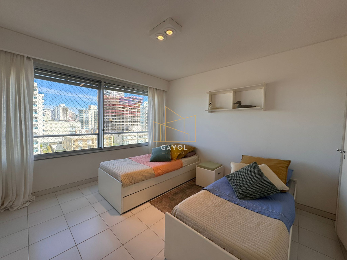 Apartamento ID.1025 - Alquiler de temporada 3 dormitorios y servicio Primera linea playa brava 