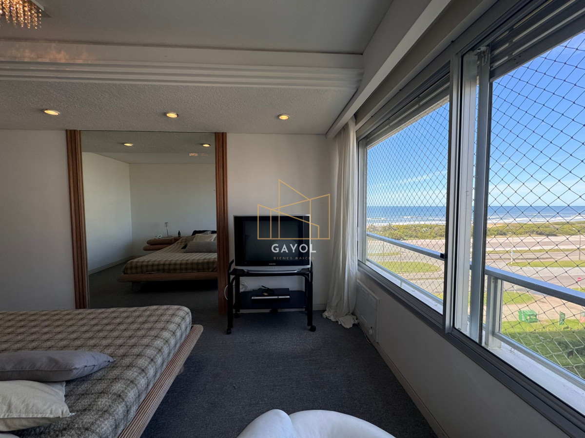 Apartamento ID.1025 - Alquiler de temporada 3 dormitorios y servicio Primera linea playa brava 