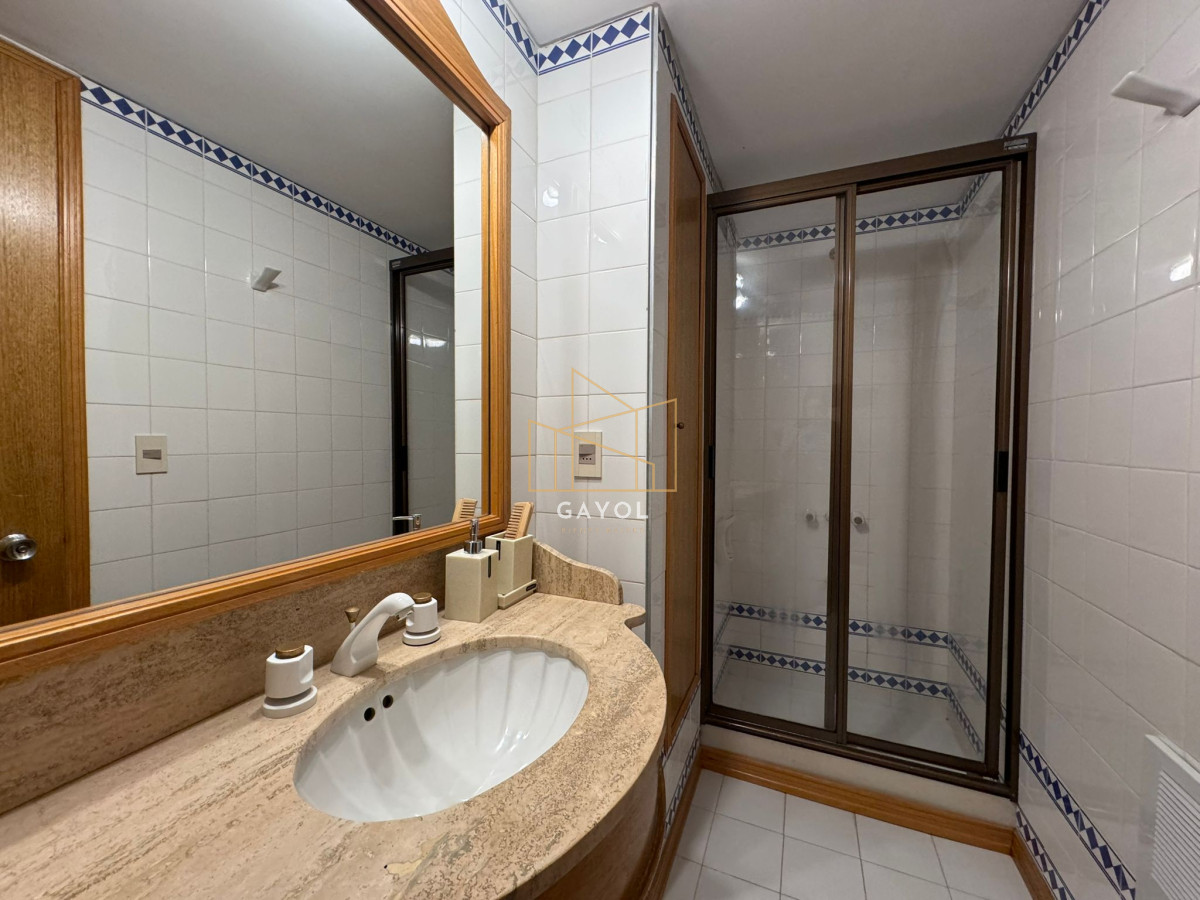 Apartamento ID.1025 - Alquiler de temporada 3 dormitorios y servicio Primera linea playa brava 