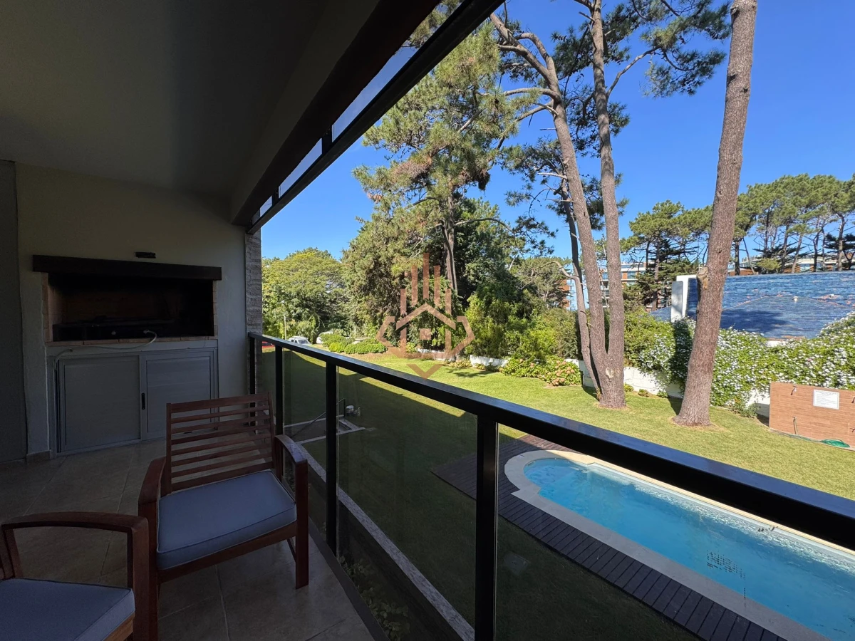 En venta 2 dormitorios con parrillero, en Playa Brava, Rincón del Indio.